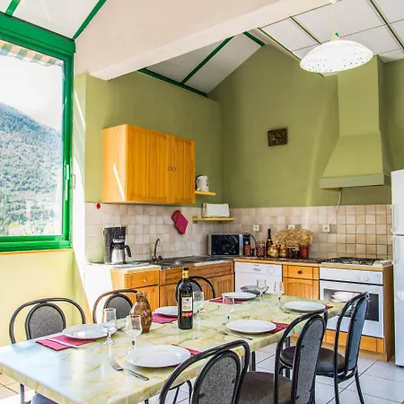 L'amandier A Blajoux Montbrun (Lozere)